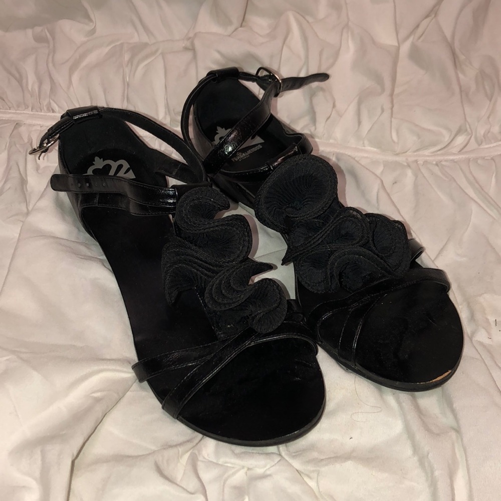 Black ruffled sandals